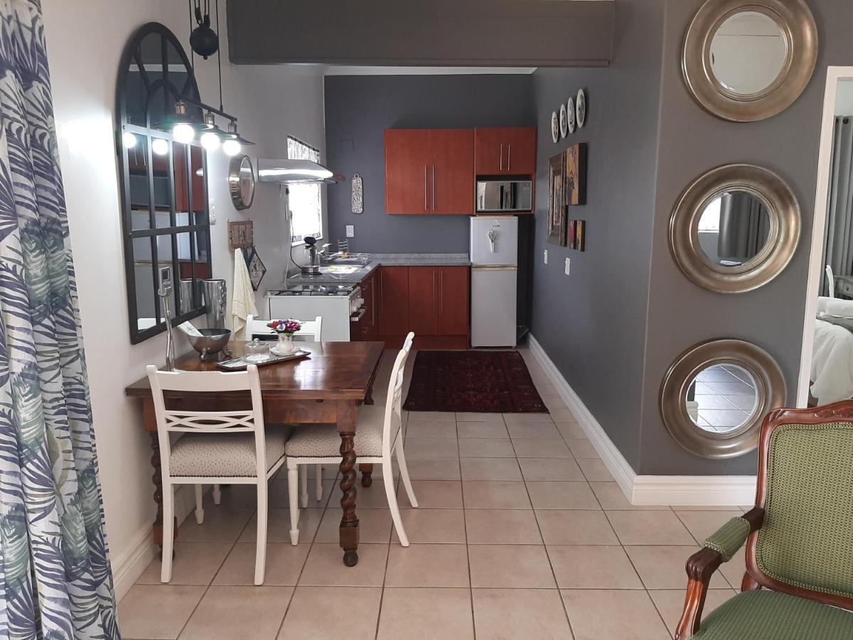 At 98 On Lynburn Guest House Pretoria-Noord Eksteriør bilde