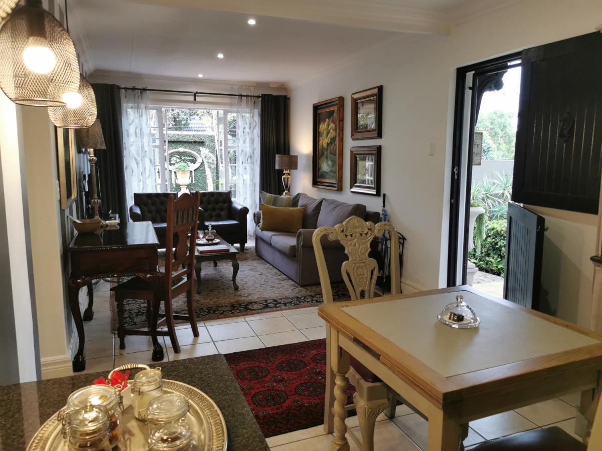 At 98 On Lynburn Guest House Pretoria-Noord Eksteriør bilde