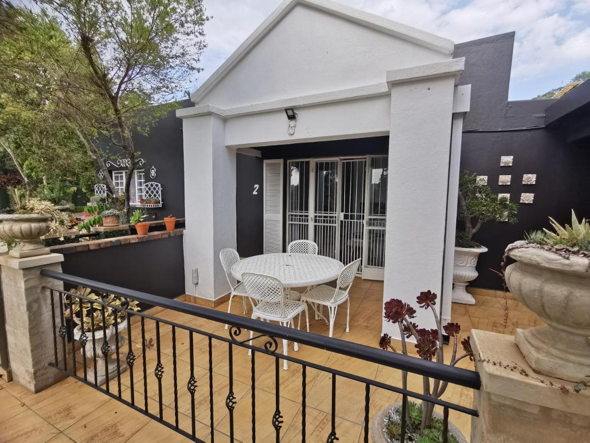 At 98 On Lynburn Guest House Pretoria-Noord Eksteriør bilde