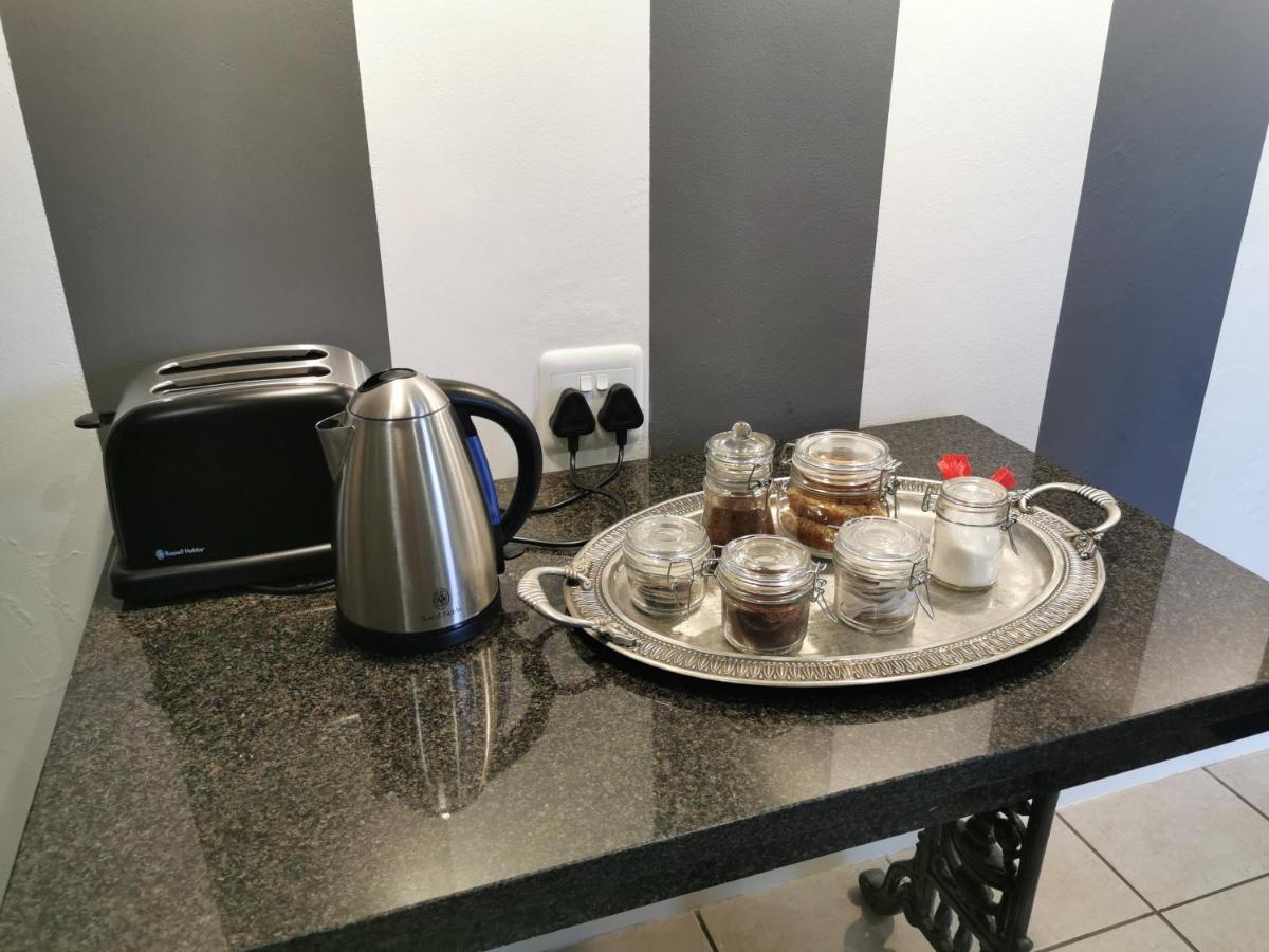 At 98 On Lynburn Guest House Pretoria-Noord Eksteriør bilde