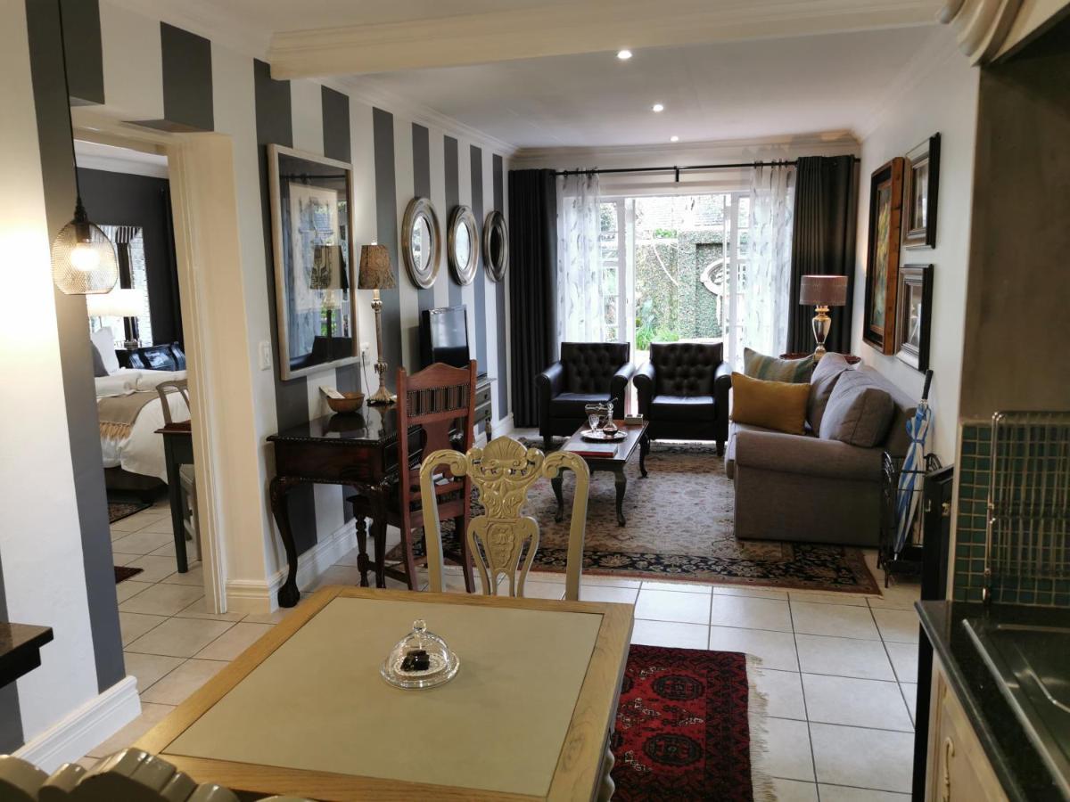 At 98 On Lynburn Guest House Pretoria-Noord Eksteriør bilde