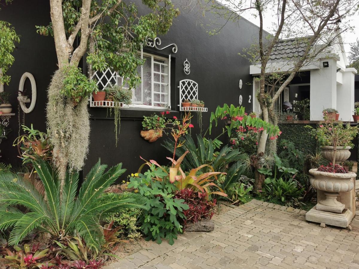 At 98 On Lynburn Guest House Pretoria-Noord Eksteriør bilde
