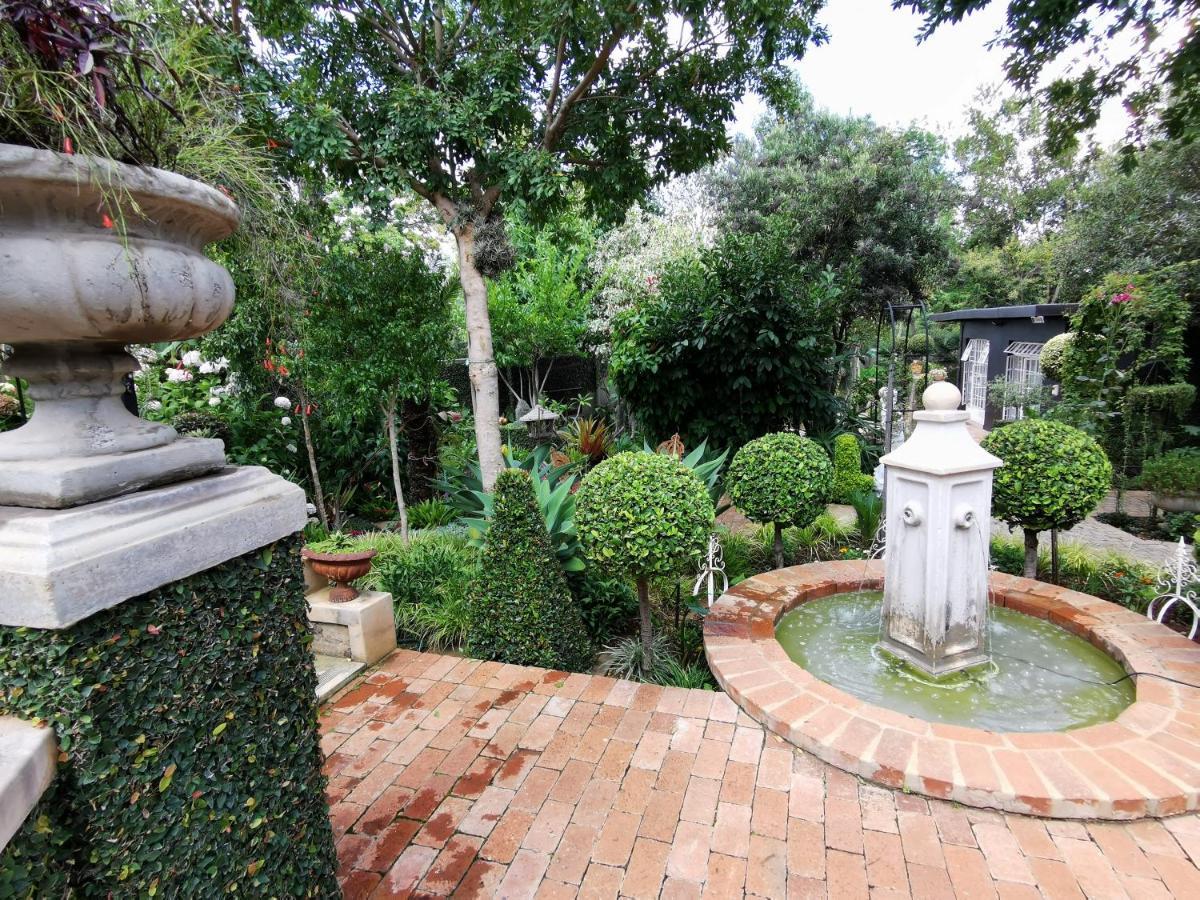 At 98 On Lynburn Guest House Pretoria-Noord Eksteriør bilde