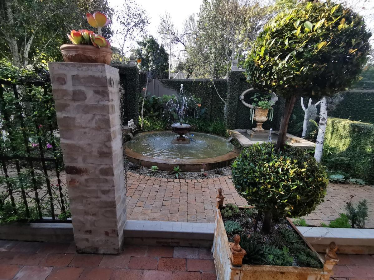 At 98 On Lynburn Guest House Pretoria-Noord Eksteriør bilde