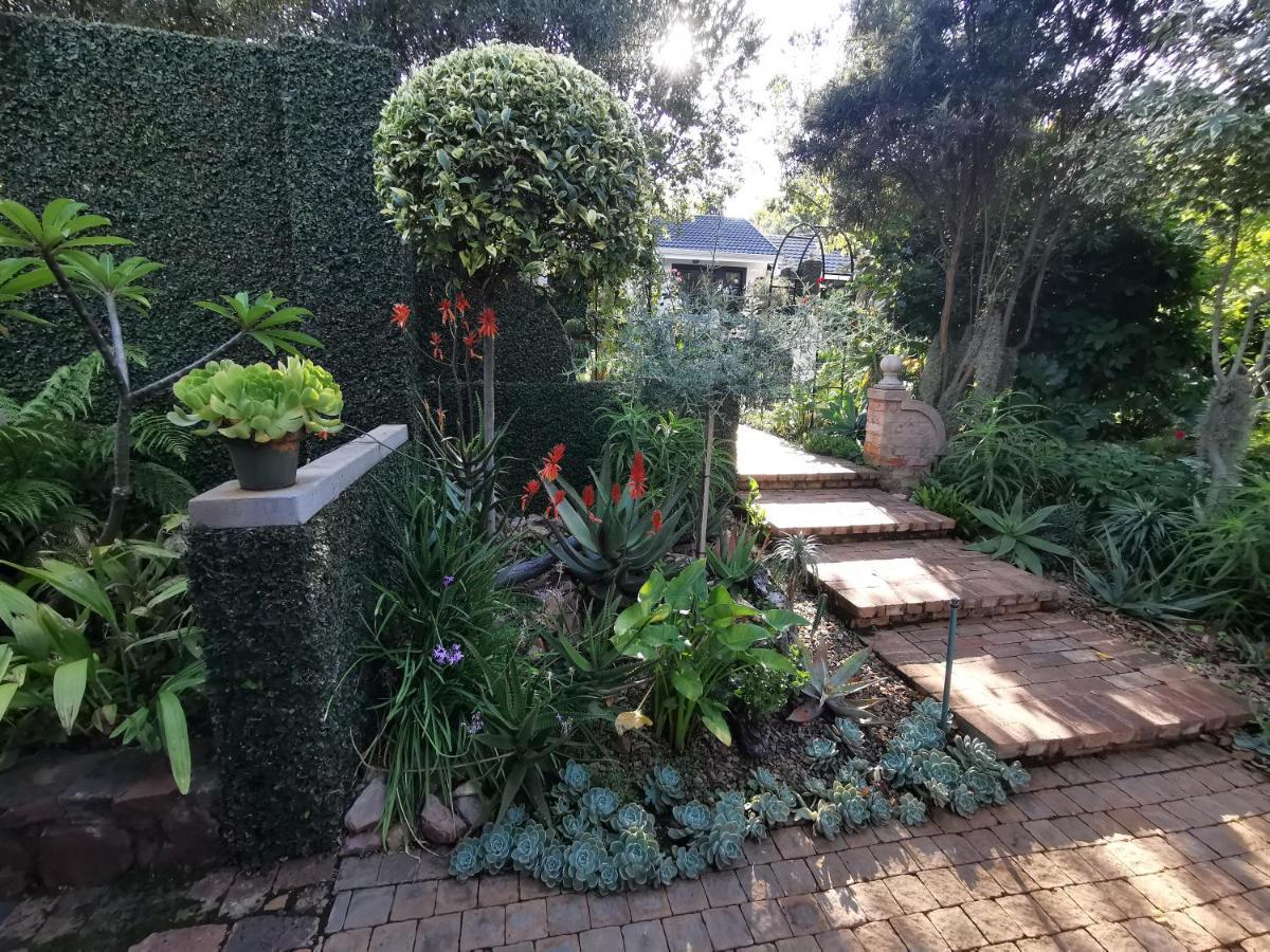 At 98 On Lynburn Guest House Pretoria-Noord Eksteriør bilde