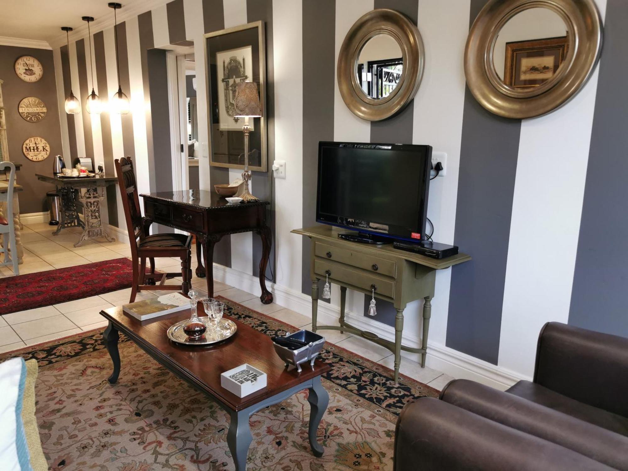 At 98 On Lynburn Guest House Pretoria-Noord Rom bilde