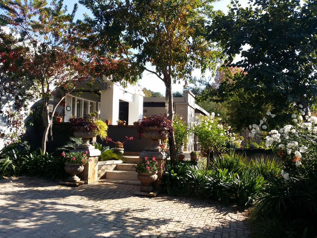At 98 On Lynburn Guest House Pretoria-Noord Eksteriør bilde
