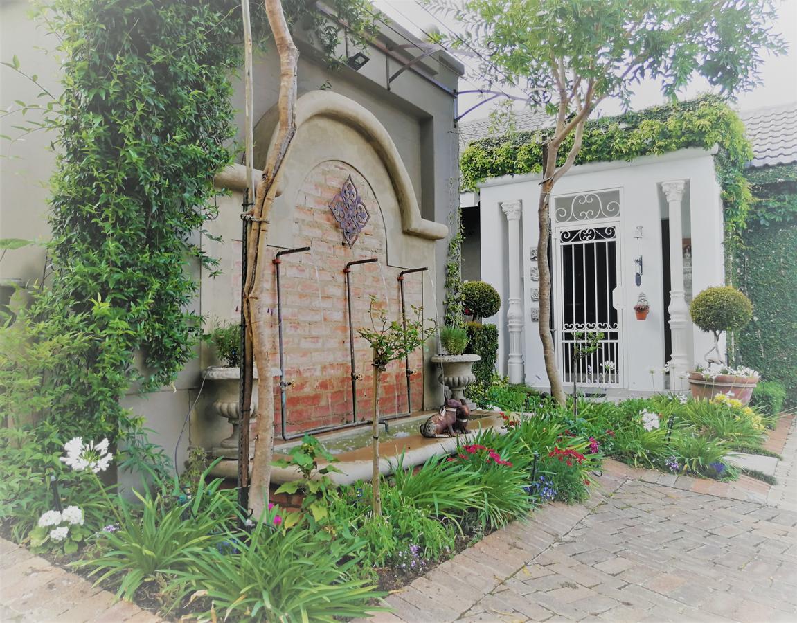 At 98 On Lynburn Guest House Pretoria-Noord Eksteriør bilde