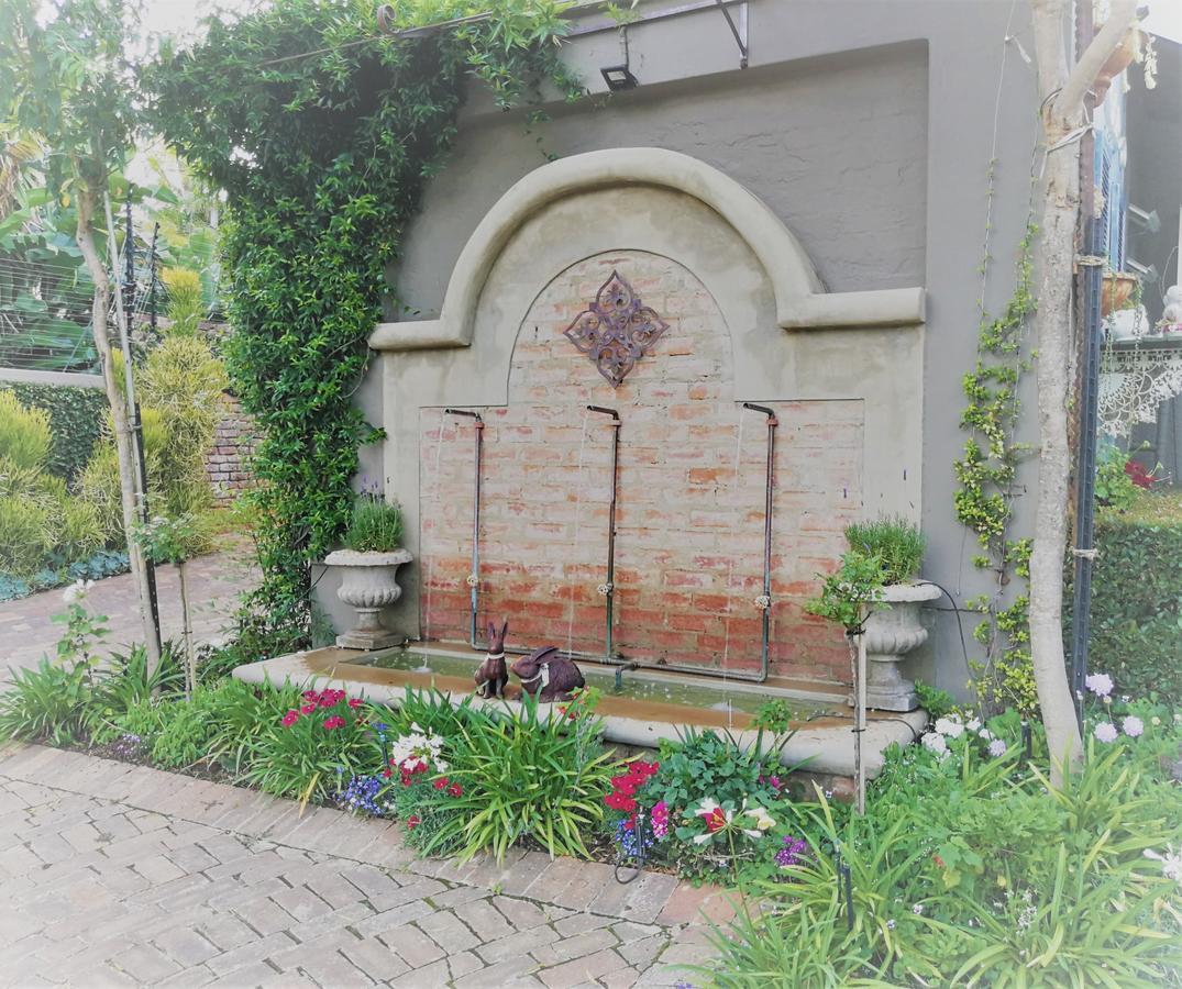 At 98 On Lynburn Guest House Pretoria-Noord Eksteriør bilde