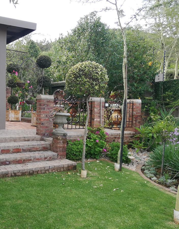 At 98 On Lynburn Guest House Pretoria-Noord Eksteriør bilde