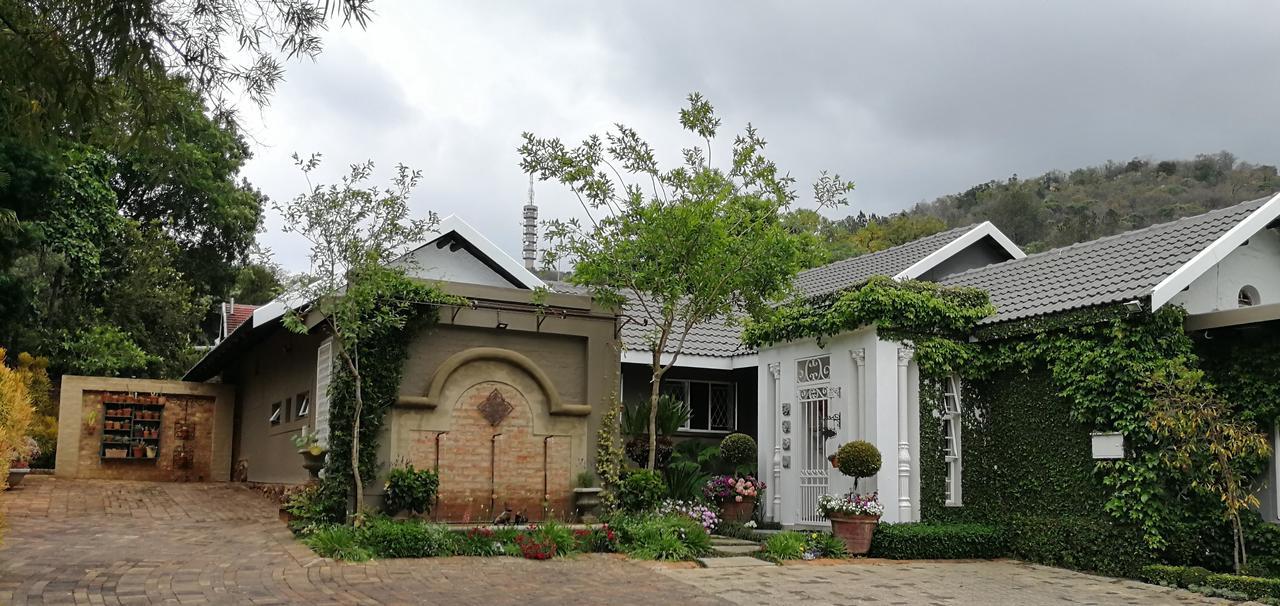 At 98 On Lynburn Guest House Pretoria-Noord Eksteriør bilde