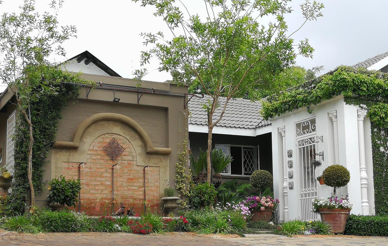 At 98 On Lynburn Guest House Pretoria-Noord Eksteriør bilde